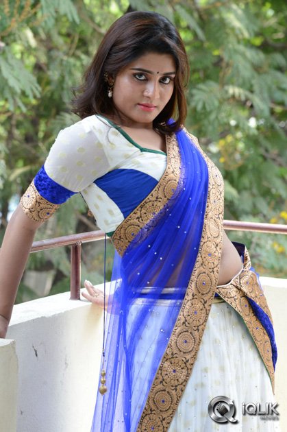 Harini-at-Pichekkistha-Movie-Press-Meet
